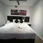 New Listing! Cbd 2Beds/Pool/Gym/Sauna