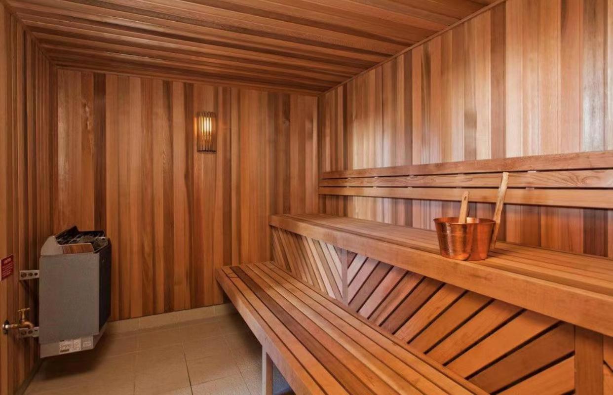 New Listing! Cbd 2beds/pool/gym/sauna Apartment *