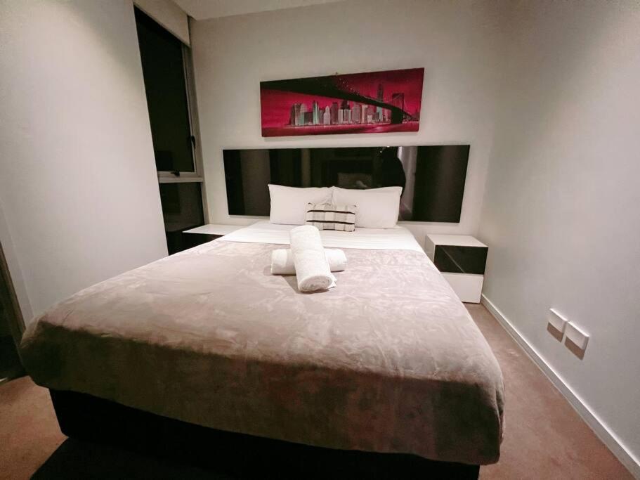 Apartment New Listing! Cbd 2beds/pool/gym/sauna *