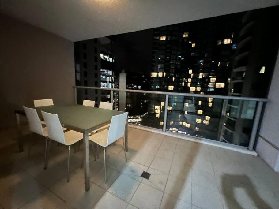 New Listing! Cbd 2beds/pool/gym/sauna Apartment *